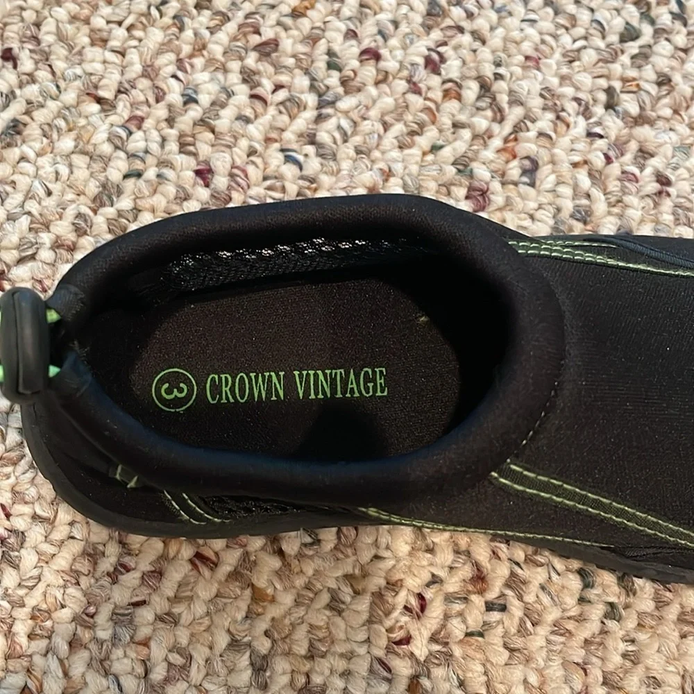 Crown Vintage Poseidon Water Shoe. NIB. Size 3 Youth